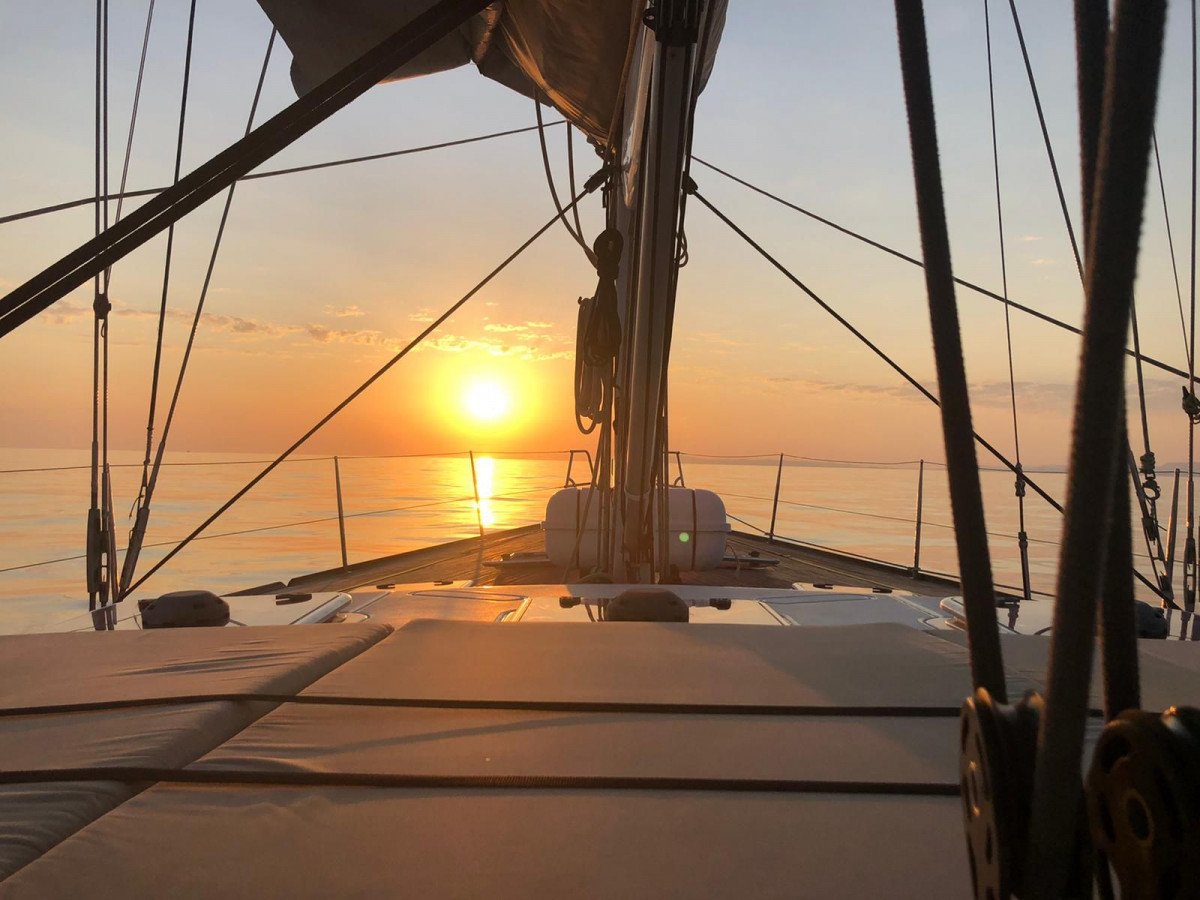 Viaje en barco de vela grande: archipiélago Columbretes, delta del Ebro, costa levantina