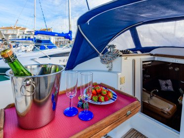 Idyllic sailing trip between Alcossebre and Peñíscola