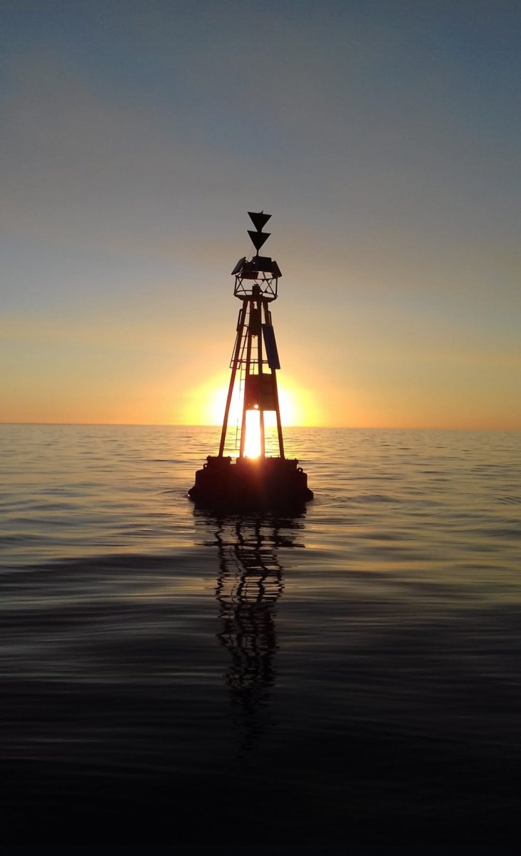 Die grünen Berge der Cíes-Inseln