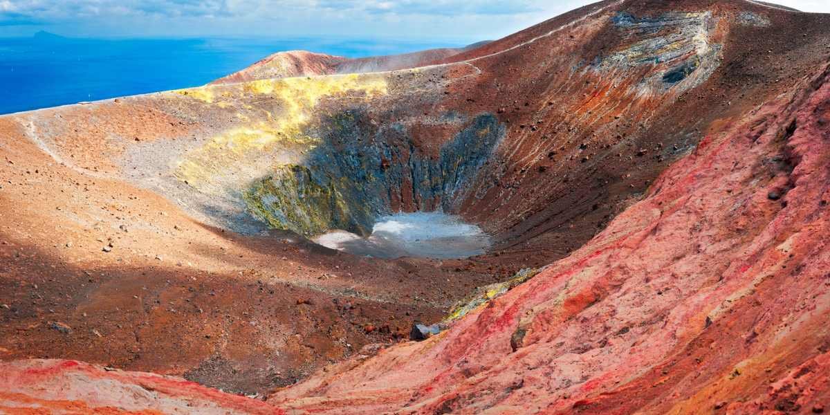 Großer Luxuskatamaran mit Hostess - Auf Entdeckungstour durch die Äolischen Inseln