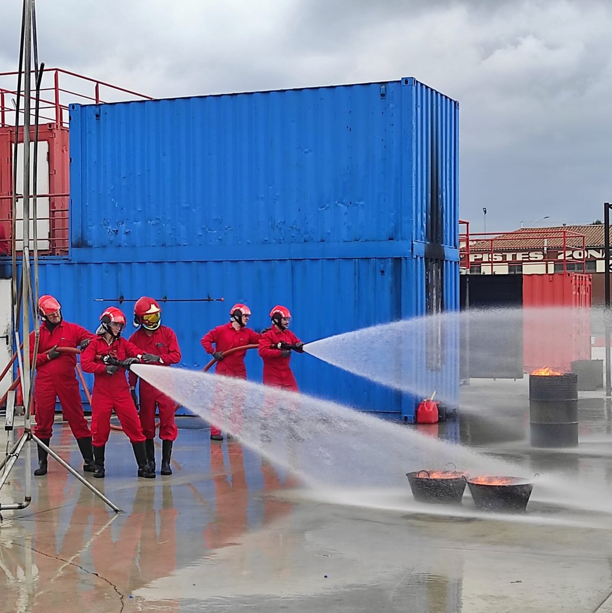 Capacitación en lucha contra incendios a bordo de barcos