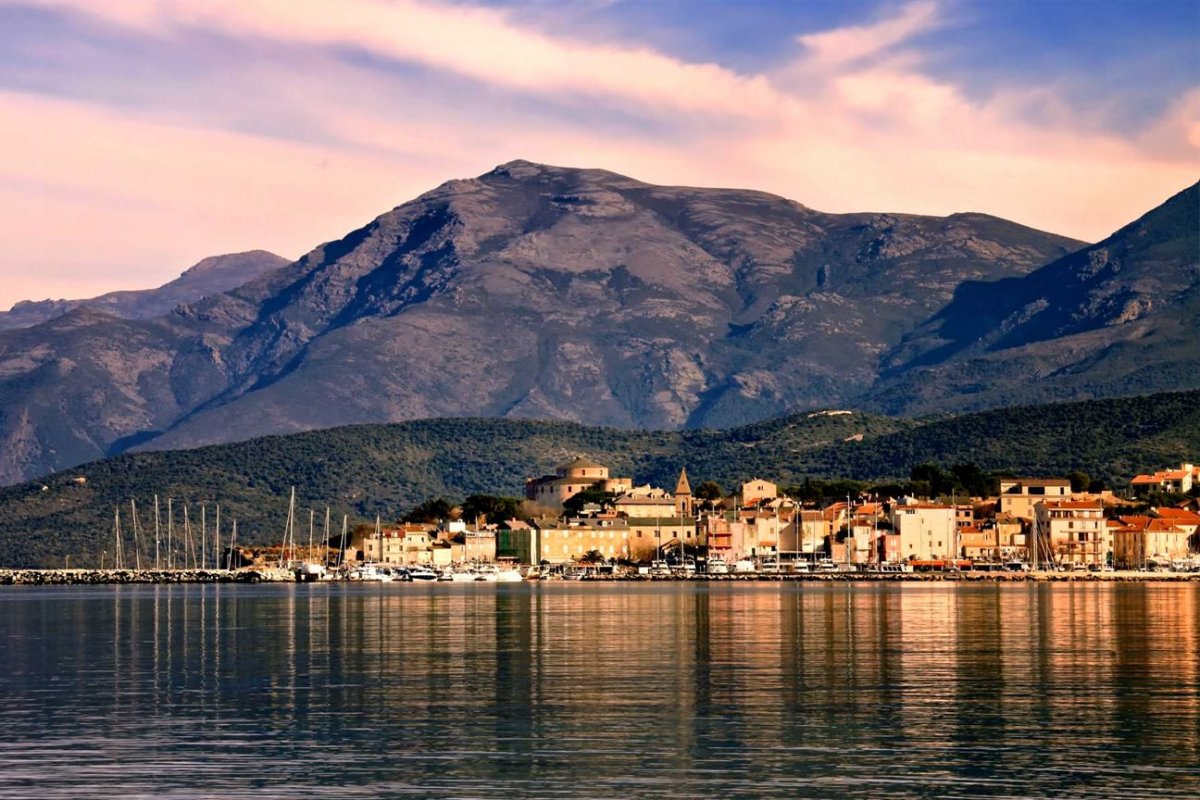 7-day sailing yoga and coaching retreat from Livorno