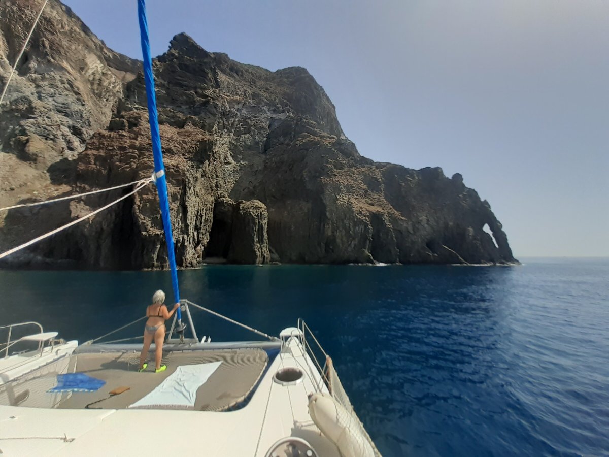 Scopri la vera Sicilia e le Eolie in catamarano