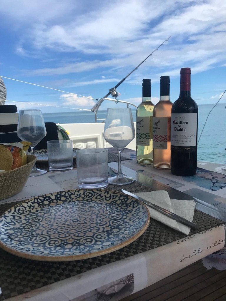 Scopri le meraviglie del mare in un viaggio in barca.