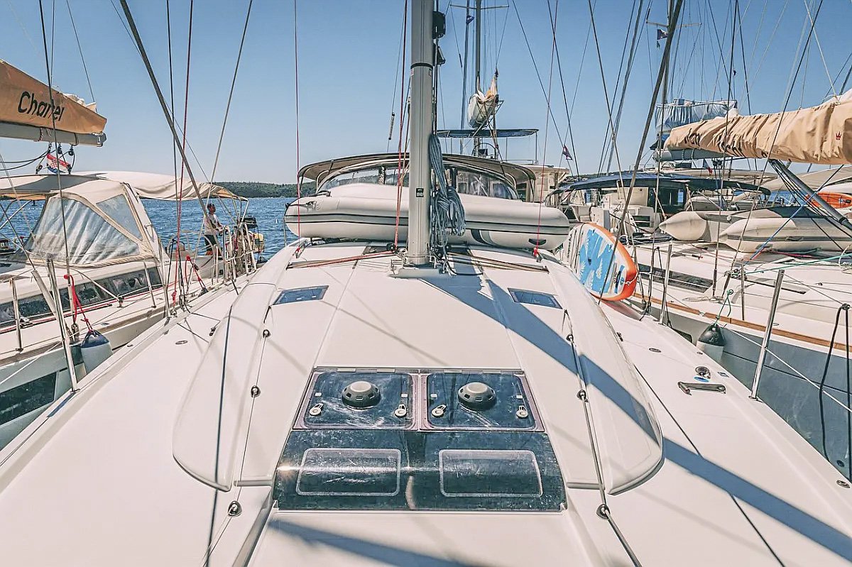 Rent a sailboat for a cabin charter around Ibiza