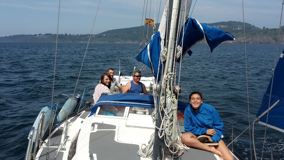 Skipper che naviga in veliero ad Ares