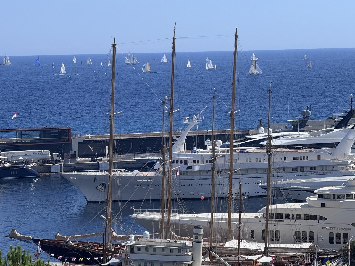 Corso di navigazione lungo la splendida costa mediterranea