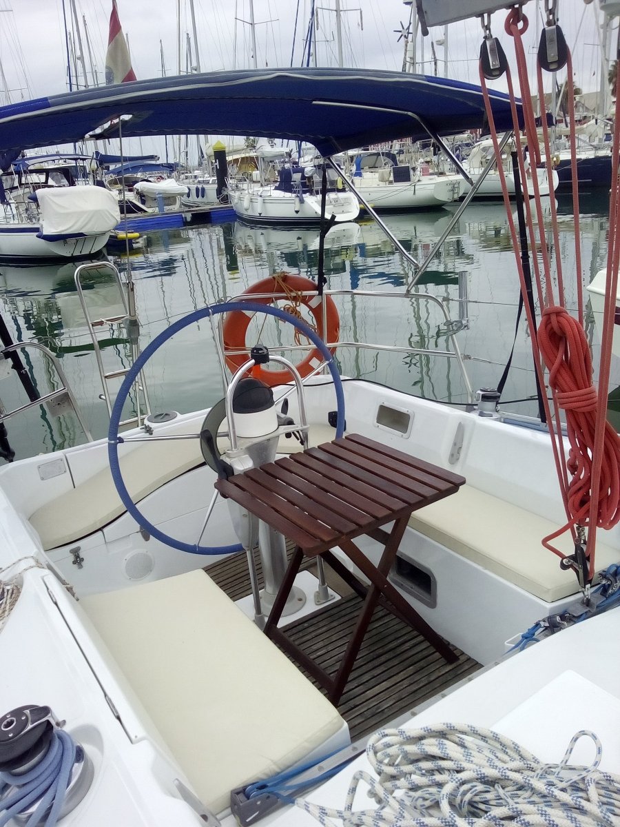 Sailboat - Bénéteau - 11.3 meters