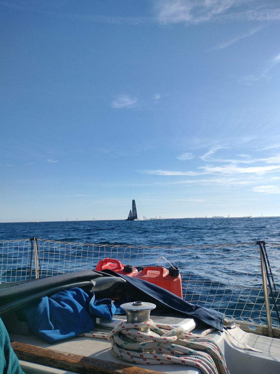 Disfruta de las vistas de la ciudad desde el mar