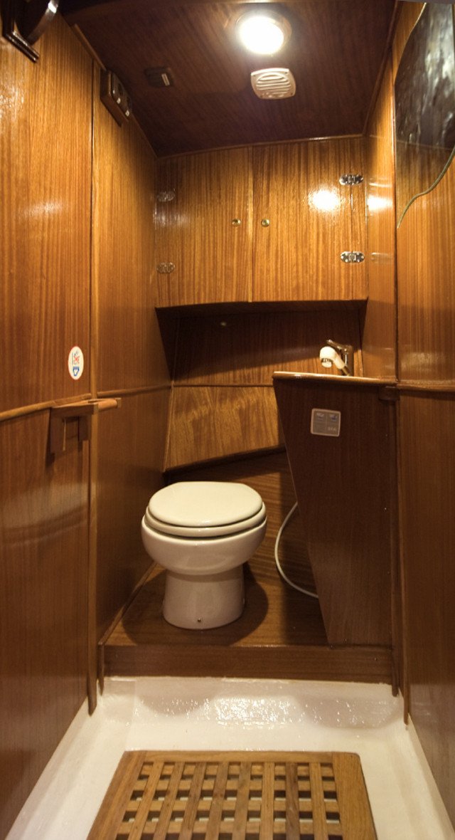 Sailboat - Amel - 34.14 meters