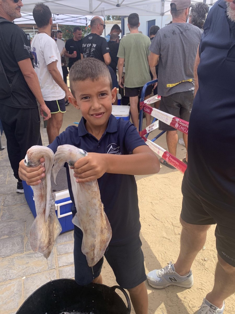 Gita in barca per pescare calamari e seppie lungo la costa di Cadice