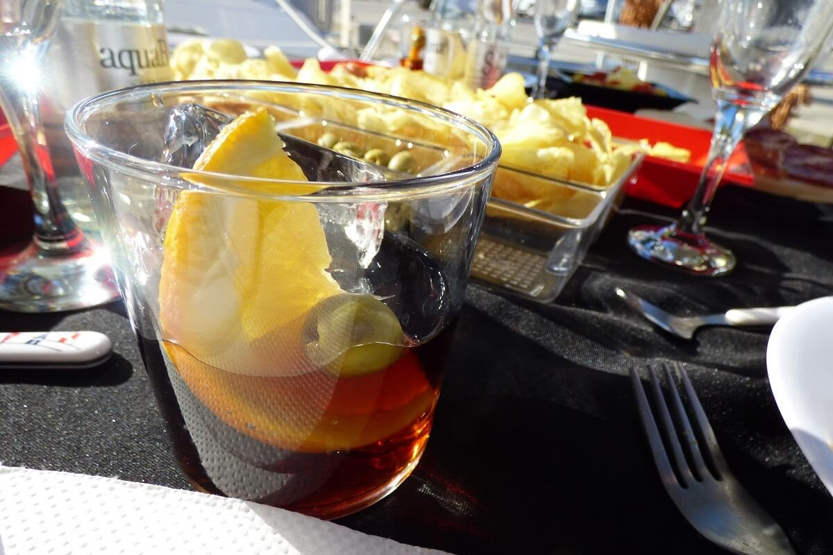 Sailboat tour with tapas in Barcelona