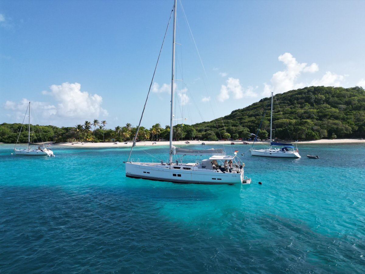 Live the adventure of Jack Sparrow in the Grenadines, on a luxury cruise