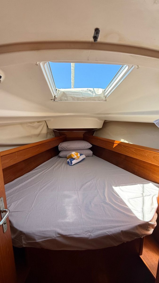 Sailboat - Jeanneau - 11 meters