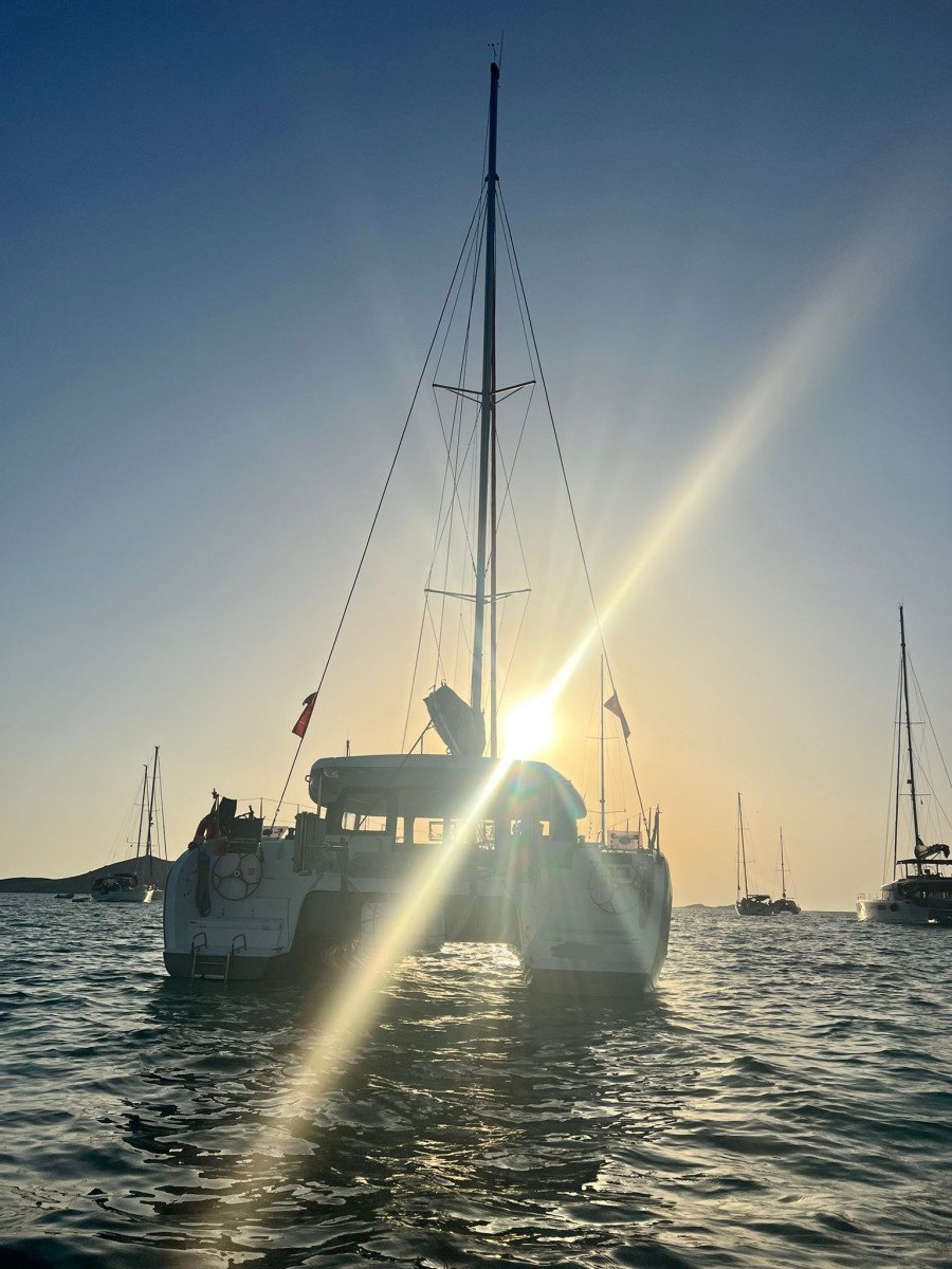 Prácticas Capitán de Yate con catamarán en Valencia