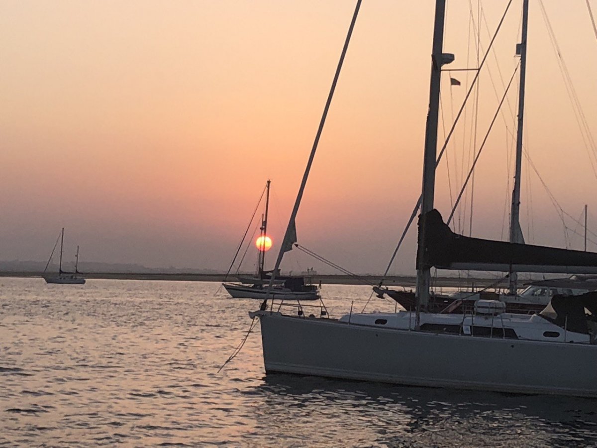 Vuelve a la naturaleza en un barco de vela