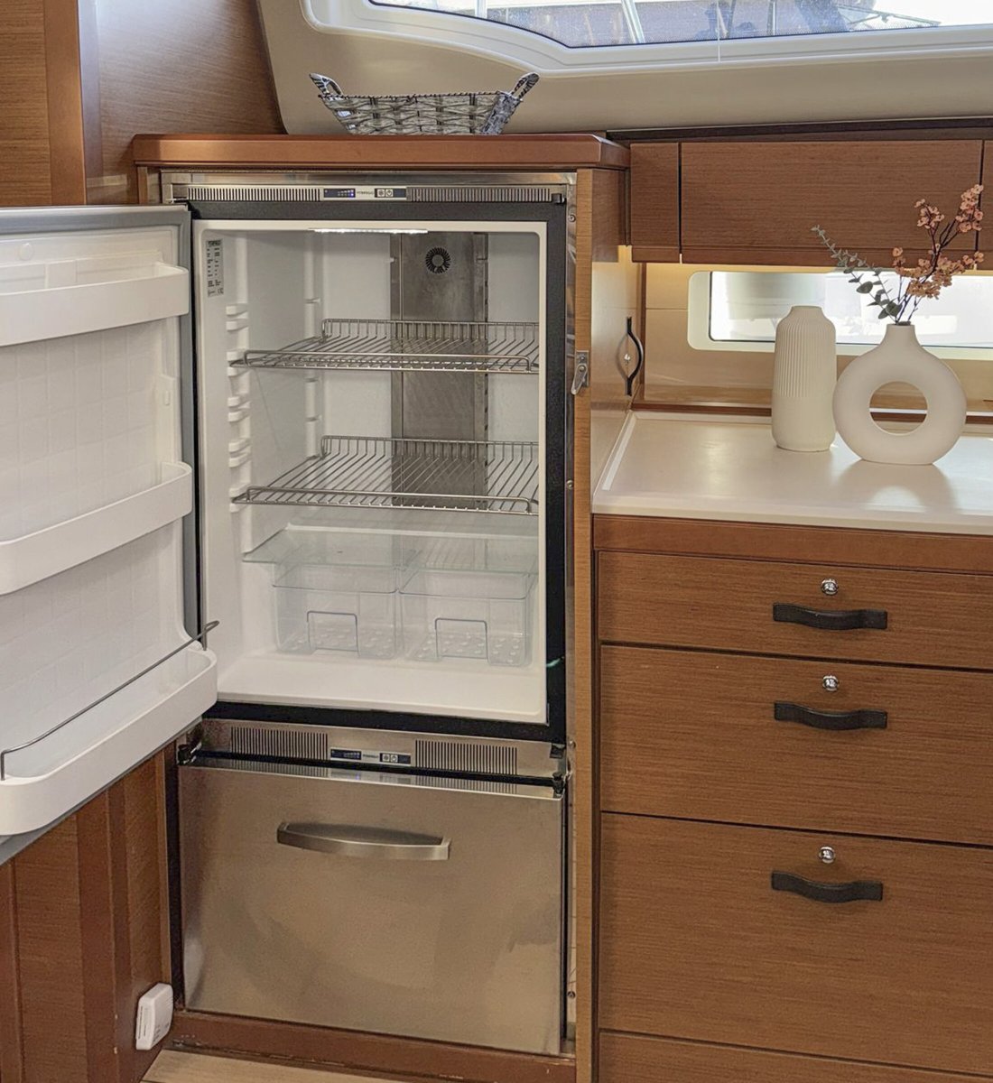 Navegando hacia Lanzarote en un catamarán