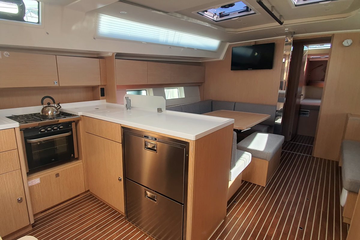 Bavaria Yachts - 4 cabinas