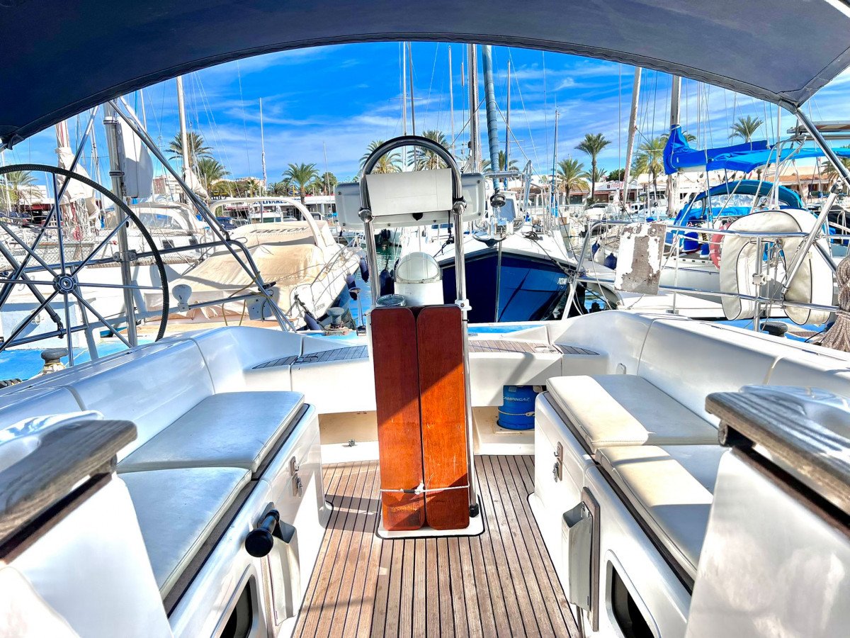 Dufour Yachts - 2000