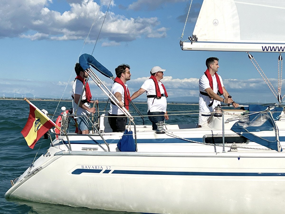 Corso di vela nel porto di Cadice