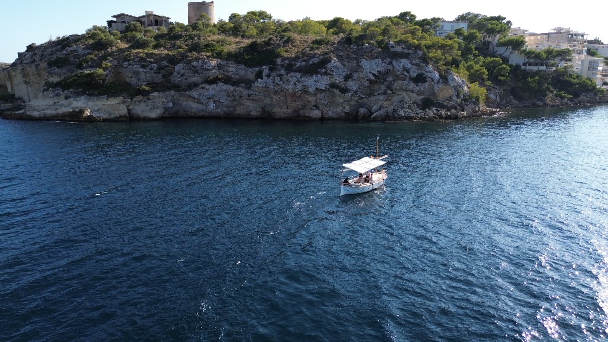 Experiencia de navegación ecológica por la puesta de sol desde Puerto Portals