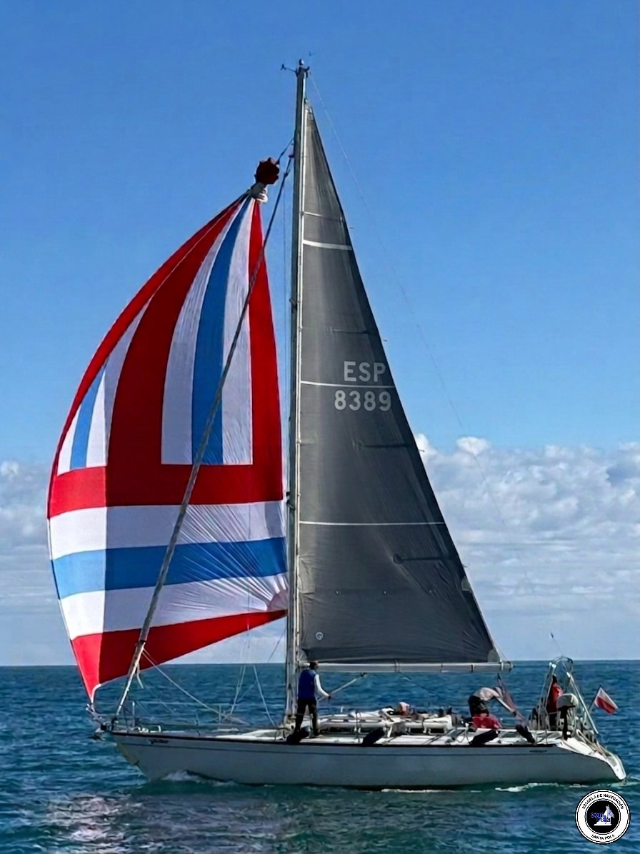 Barcos de vela en la bahía de Alicante