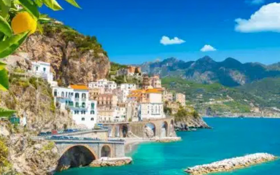 Panoramablick auf Positano vom Meer