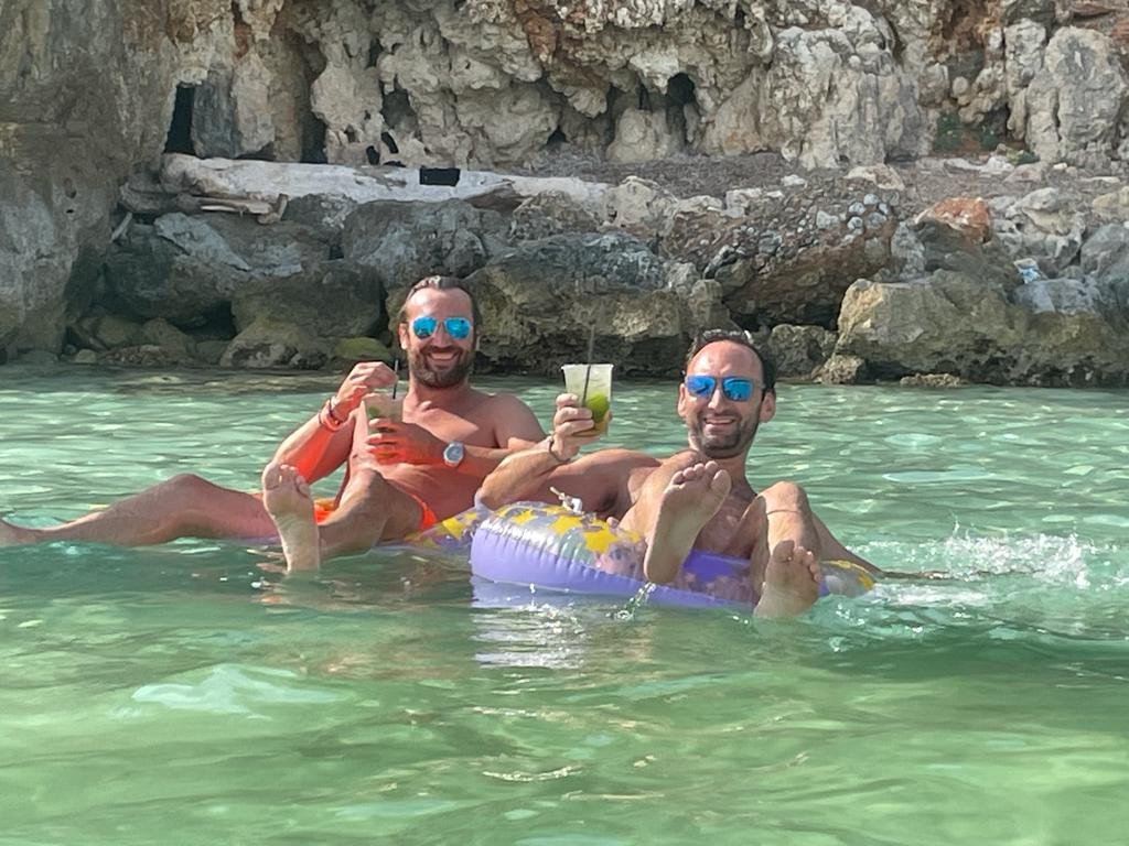 Genießen Sie die natürliche Schönheit von Menorca von einer klassischen Schooner