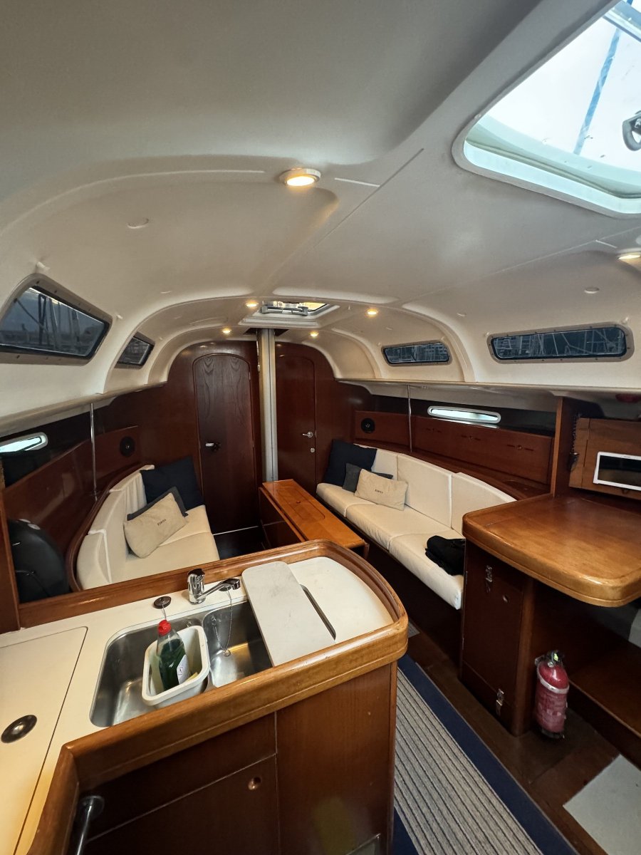 Learn to sail on a sailboat