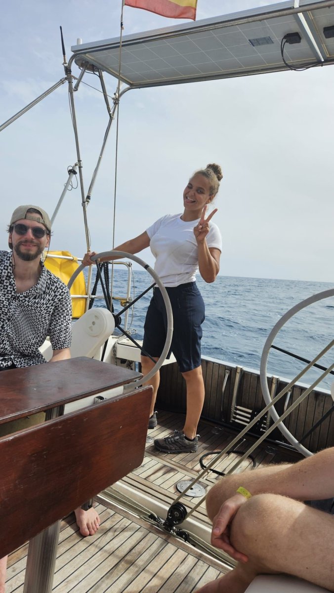 Descubre la costa de Mallorca en Velero y degusta una variedad de tapas