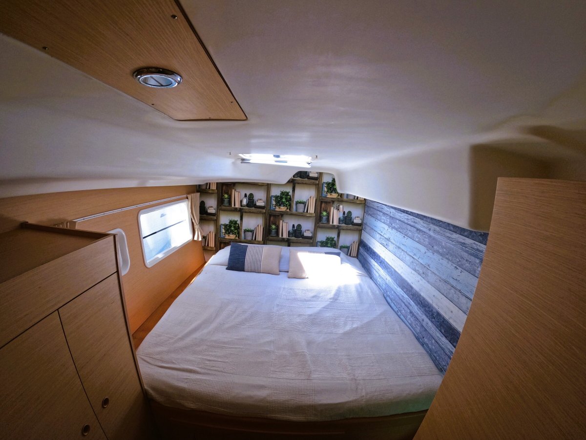 Experience the freedom of sailing on a catamaran around the white islands of Ibiza and Formentera