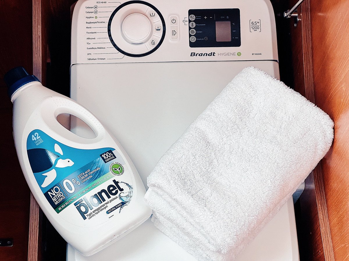 Viaggio in barca da Atene, Grecia a Catania, Sicilia con Jeanneau 54DS