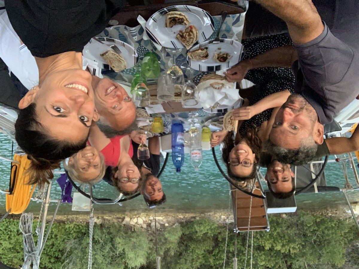 Disfrutar de una comida tradicional en una isla remota