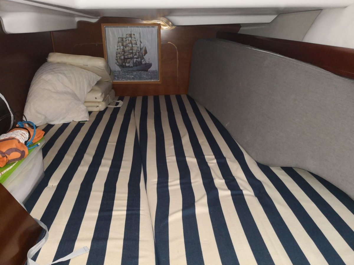 Sailboat - Bénéteau - 8 people