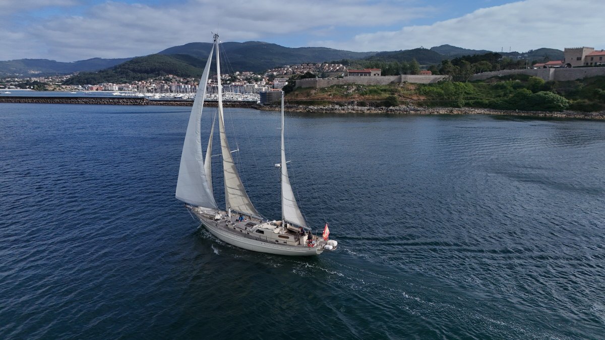 Baiona to Fastnet Mile Building Sailing Trips
