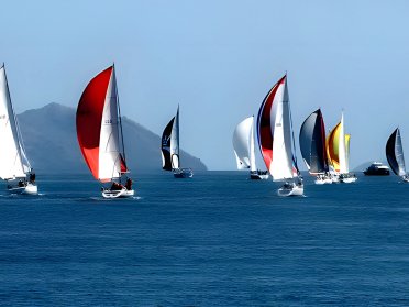 Unisciti a noi sulla Rotta del Sale in catamarano da Port Ginesta