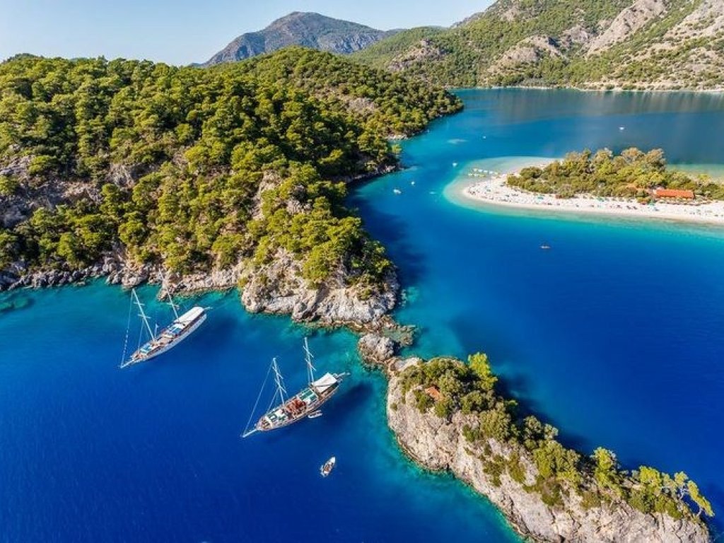 Explore the beautiful bays and beaches of Turkey on our two-week cruise