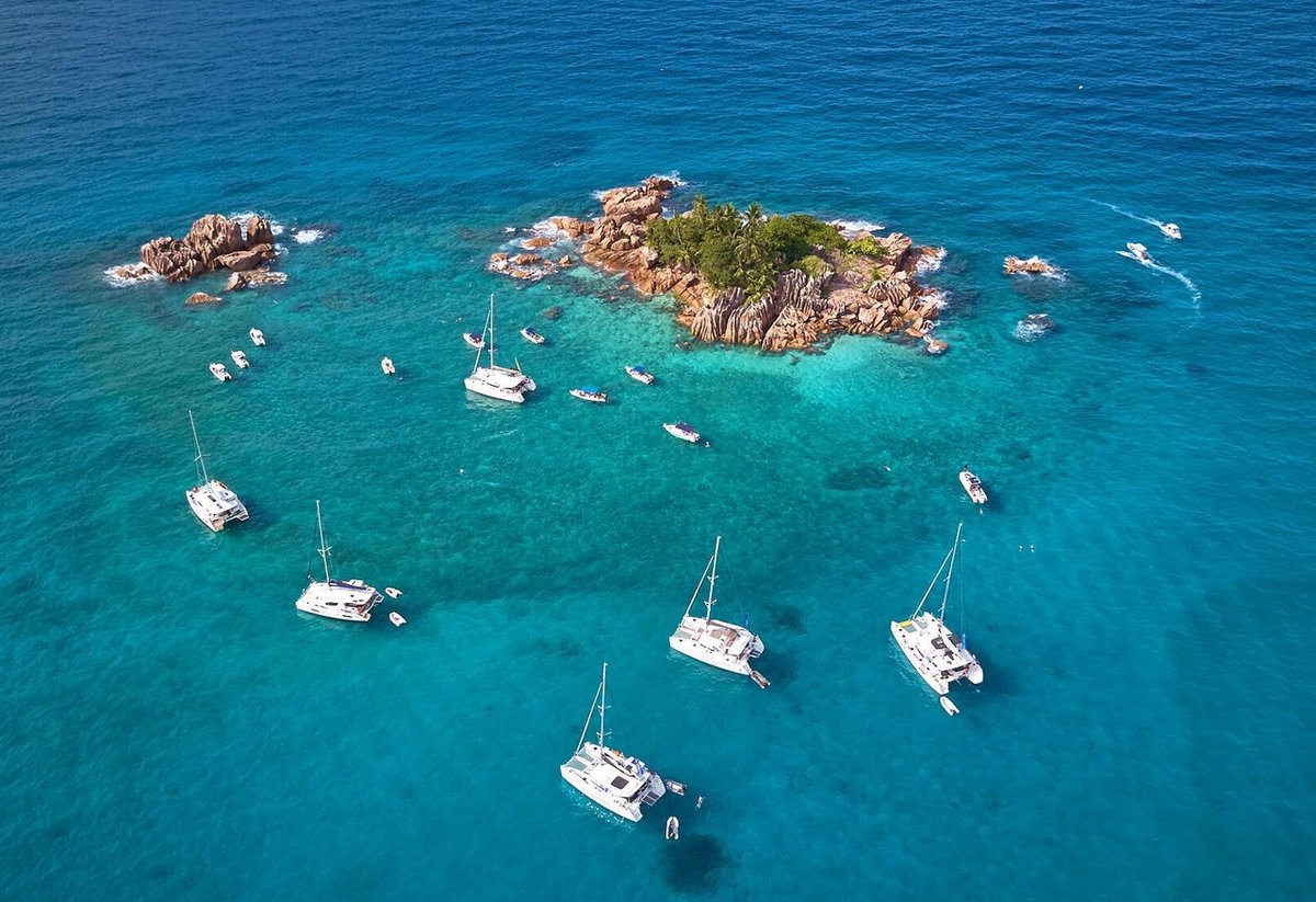 Seychelles catamaran trip landscapes - Lost in paradise