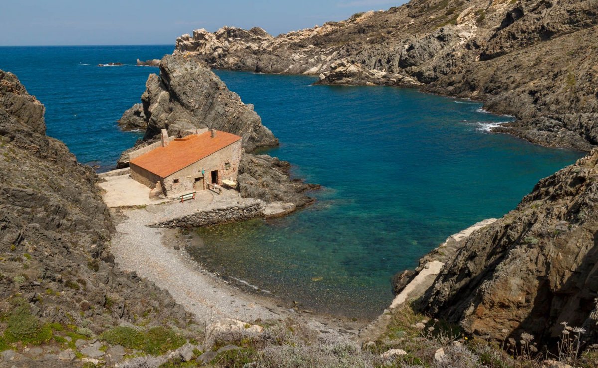 Die Costa Brava vom Meer aus erkunden in einem Segelboot