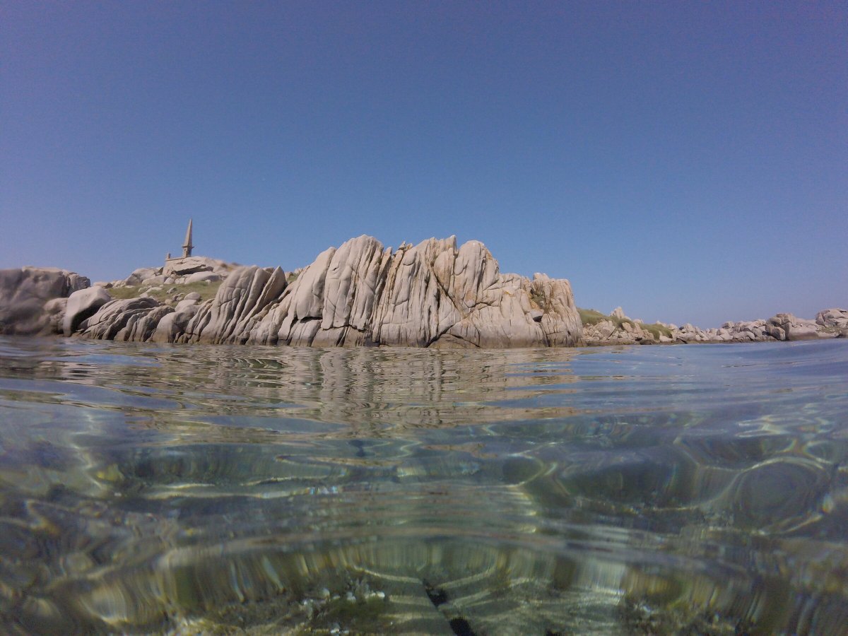 Un viaggio di navigazione unico lungo la costa ovest della Sardegna.