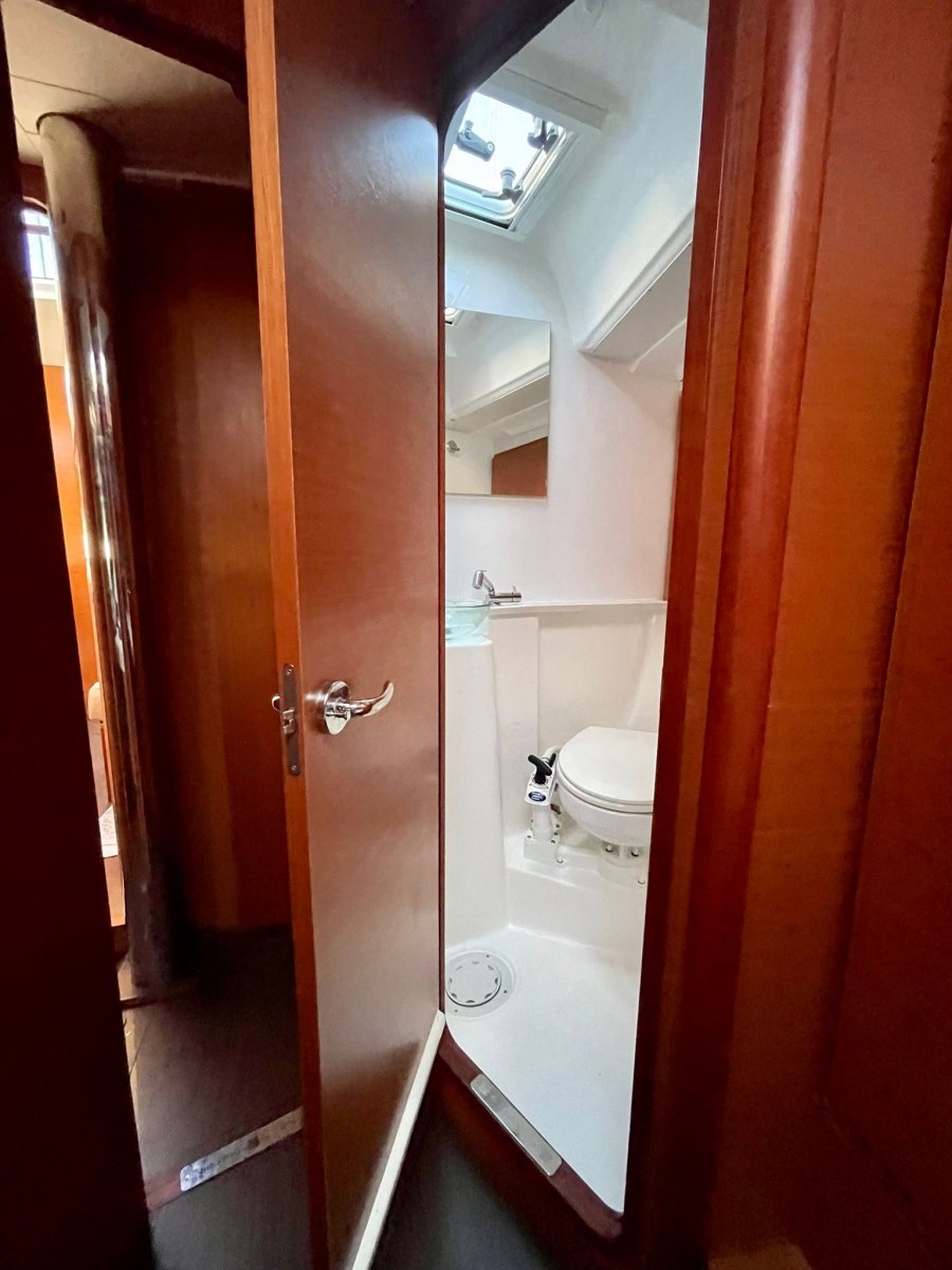 Dufour Yachts - 3 baths