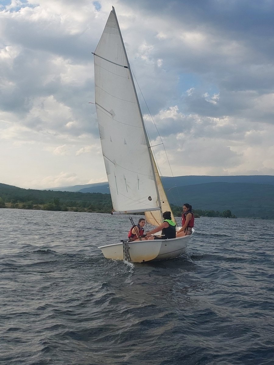 Sailing on Embalse Cuerda del Pozo in Soria