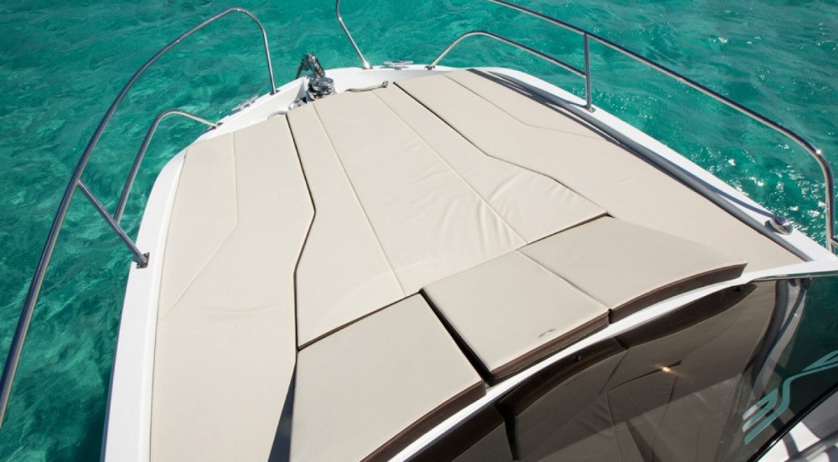 Beneteau-Flyer-7.7-Sundeck-3-1740x960-c-center