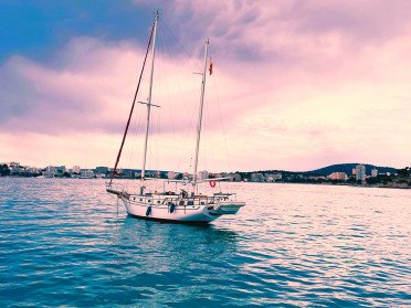 Segeln Sie mit sich selbst auf einem Segelboot durch den Südwesten Mallorcas – Der Sinn für Wasser