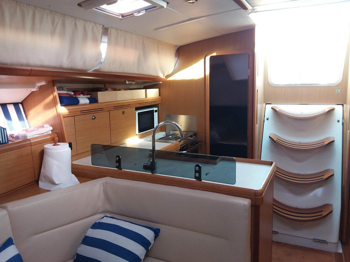 Two days sailing the Ría de Pontevedra and anchoring in Aldán