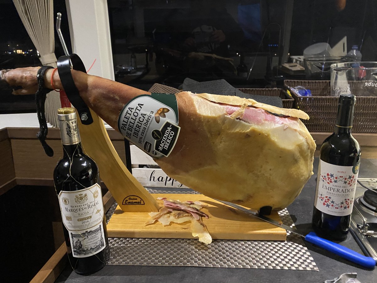 Disfrutando del atardecer en el mar