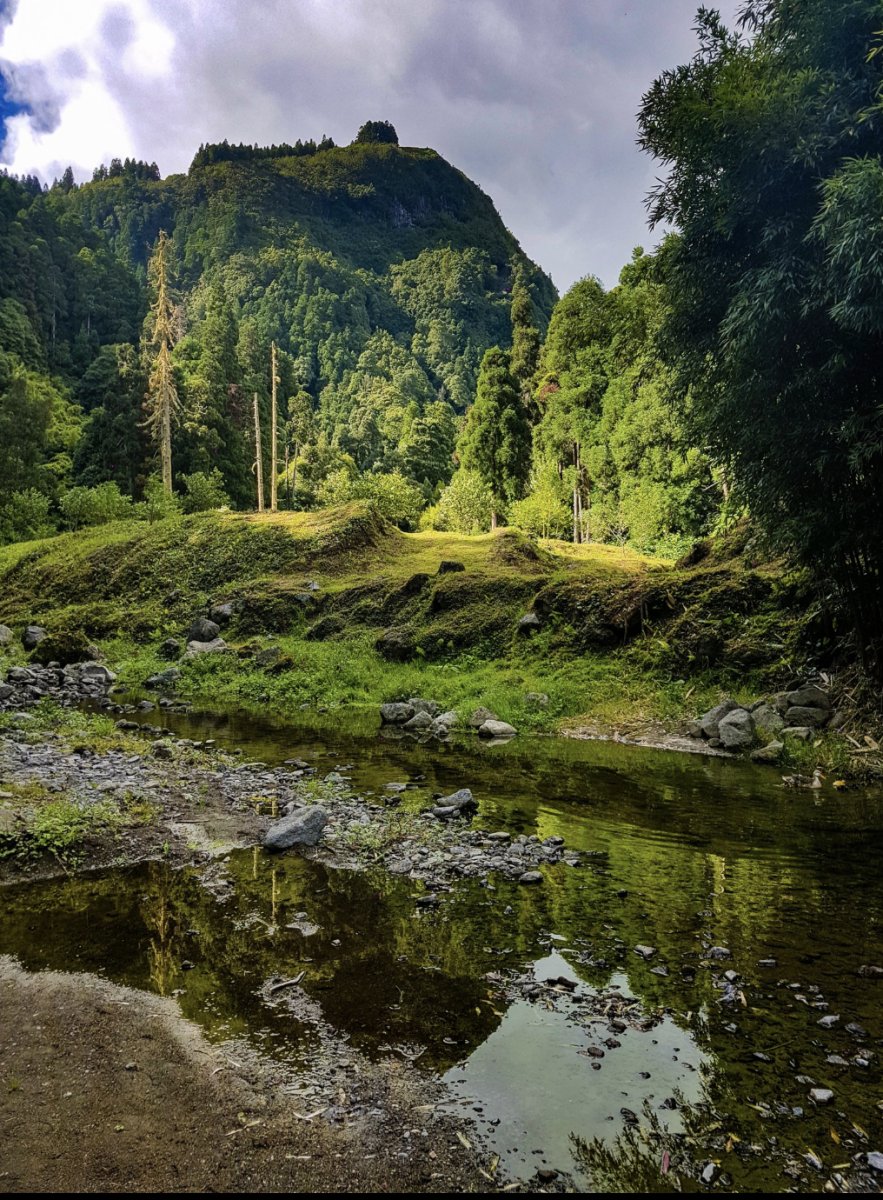 Navigate through the ocean mountain range of the Azores.