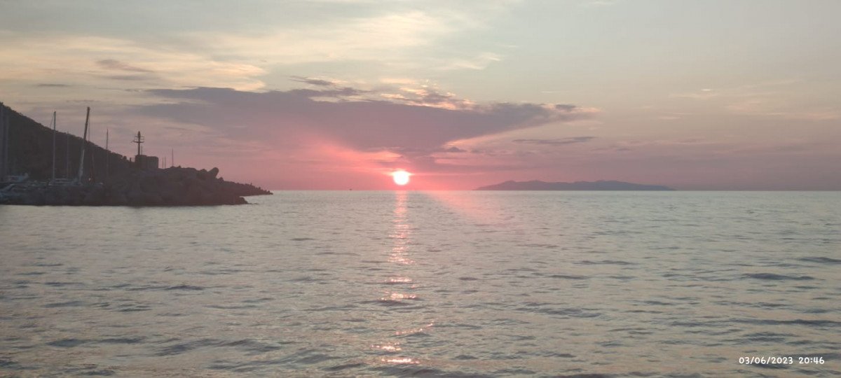 Explorar las playas y pueblos pintorescos de las islas toscanas