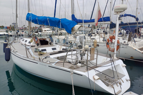 Entrenamiento en velero de regatas en Valencia