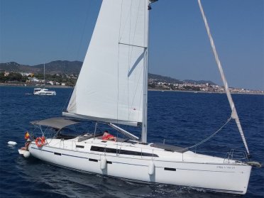 Sailing trip around Barcelona for a day